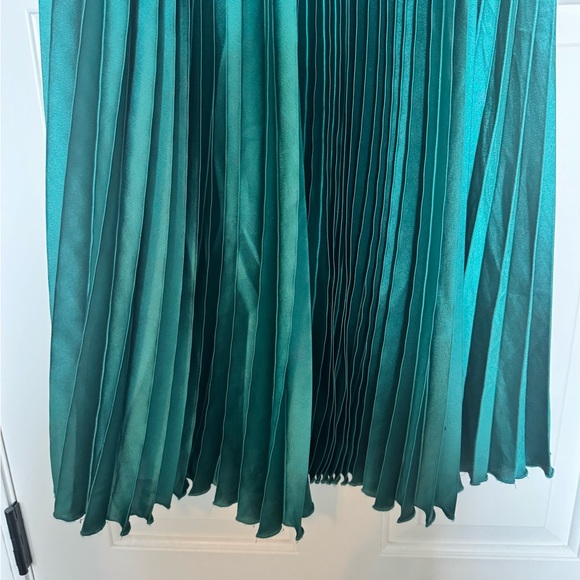 Minuet green satin dress - Picture 5 of 6